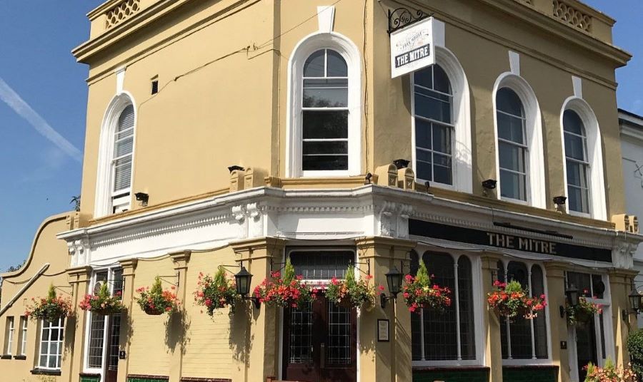 Discover Craft Ales and Pizza at The Mitre, a Pub Near Putney